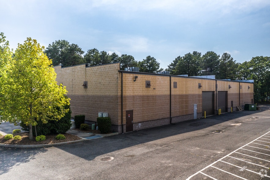 More Photos Of 78 Horseblock Rd, Yaphank Warehouse For Lease