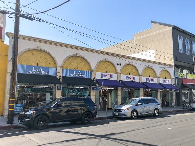 More Photos Of 948 Crocker St, Los Angeles Storefront Retail Office For Lease