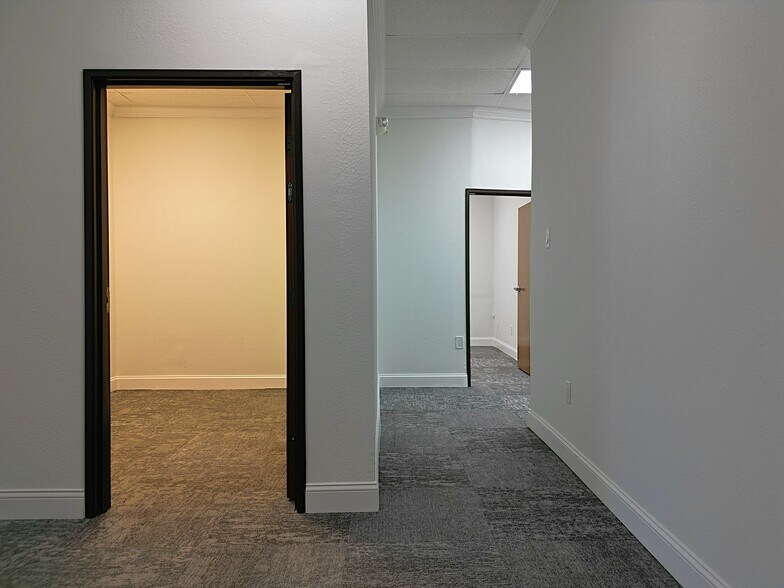 More Photos Of 16628 Sea Lark Rd, Houston Flex For Lease