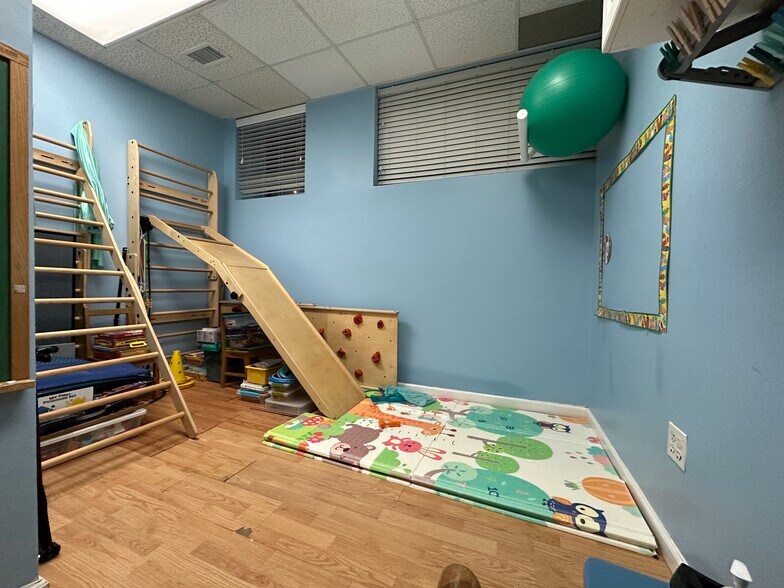 More Photos Of 42-21-42-23 Francis Lewis Blvd, Bayside Medical For Lease