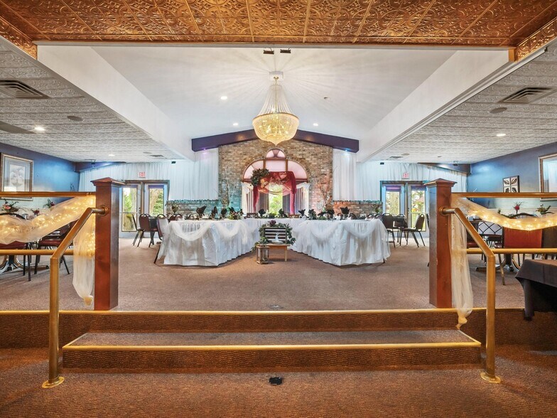 More Photos Of 1222 S Alverno Rd, Manitowoc Restaurant For Sale