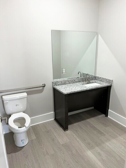 More Photos Of 140 E Professional Park Ct, Bowling Green Office For Sale
