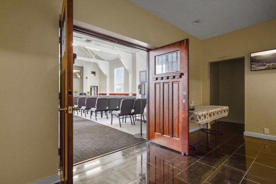 More Photos Of 1221 Oakdale Ave, San Francisco Religious Facility For Sale
