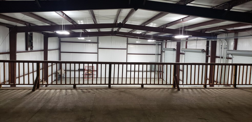 More Photos Of 15106 Chaplin St, Houston Warehouse For Lease