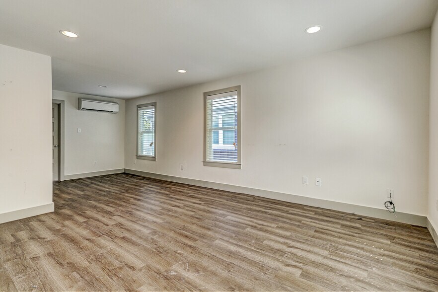 More Photos Of 1009 Enid St, Houston Apartments For Sale