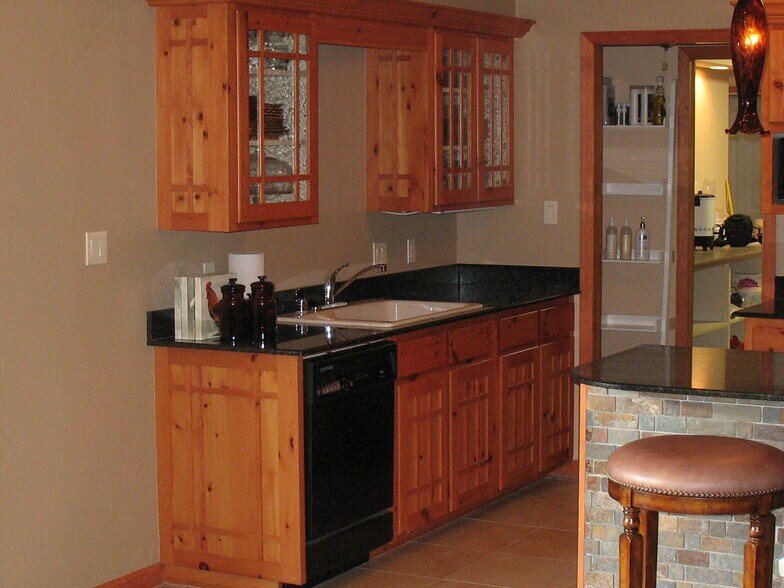 More Photos Of 173 Frontage Rd, South Fork Freestanding For Lease