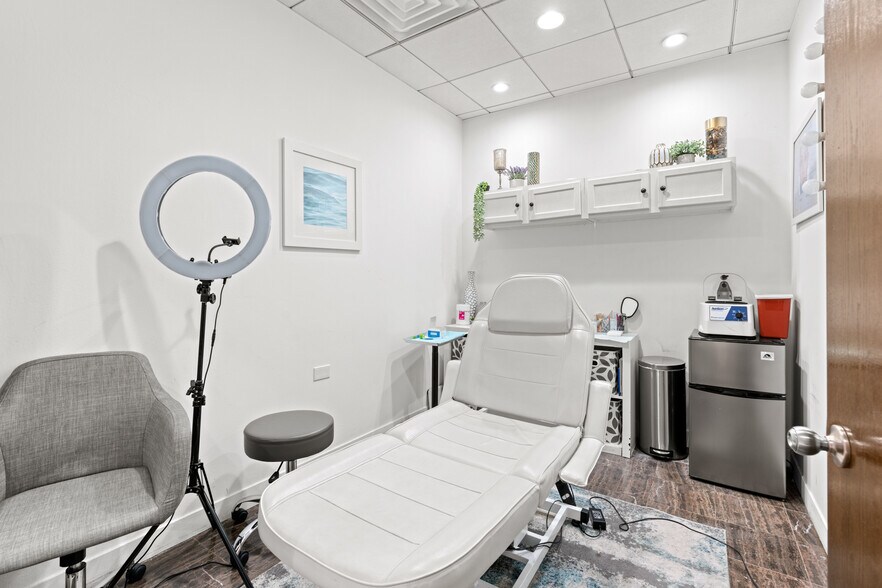 More Photos Of 1915-1917 N Damen Ave, Chicago Storefront For Sale