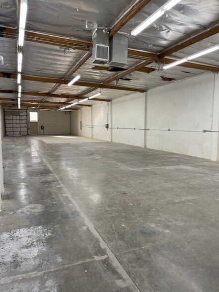 More Photos Of 8585-8589 Canoga Ave, Canoga Park Service For Lease