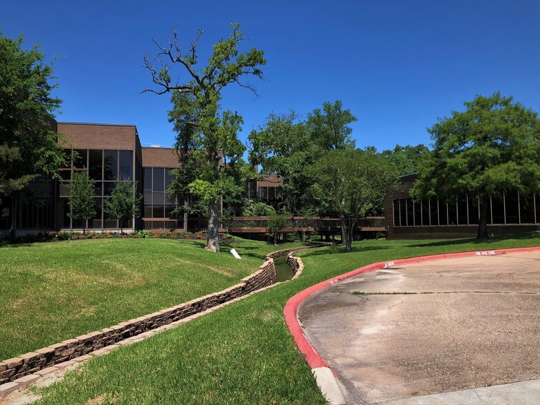 More Photos Of 1733 Briarcrest Dr, Bryan Office For Lease