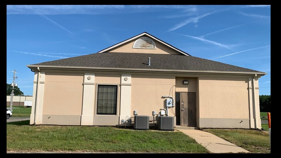 More Photos Of 1203 Industrial Park Rd, South Fulton Medical For Sale