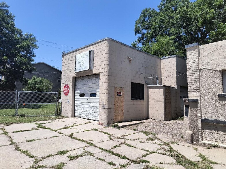 Primary Photo Of 1518 E 1st St N, Wichita Apartments For Sale