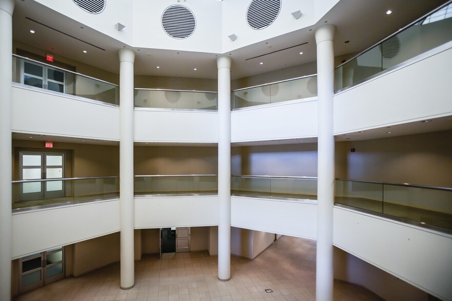 More Photos Of 555 MacArthur Blvd, Mahwah Office For Lease