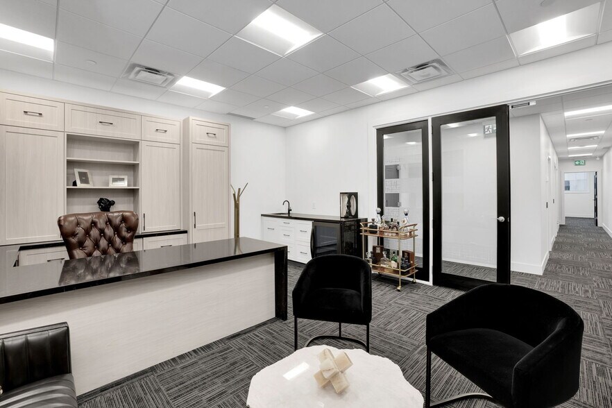 More Photos Of 7611 Pine Valley Dr, Vaughan Storefront Retail Office For Lease