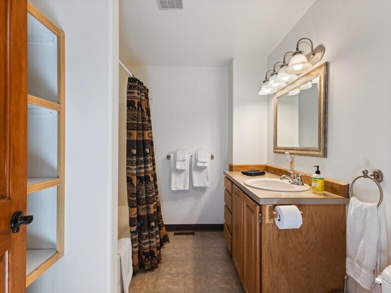 More Photos Of 29 Wineglass Loop S, Livingston Specialty For Sale