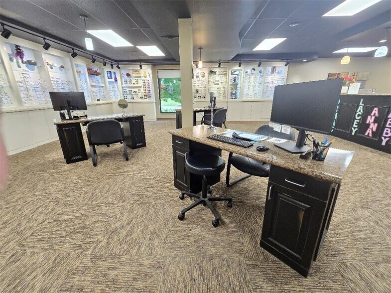 More Photos Of 705 Baptiste Dr, Paola Medical For Sale