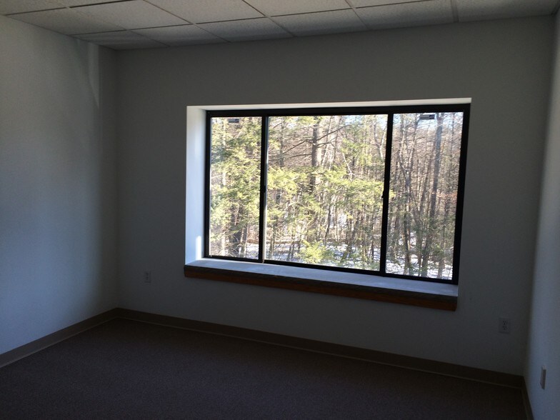 More Photos Of 17 Parkridge Rd, Haverhill Warehouse For Lease