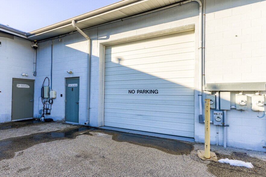 More Photos Of 430 Commerce Ln, West Berlin Showroom For Sale