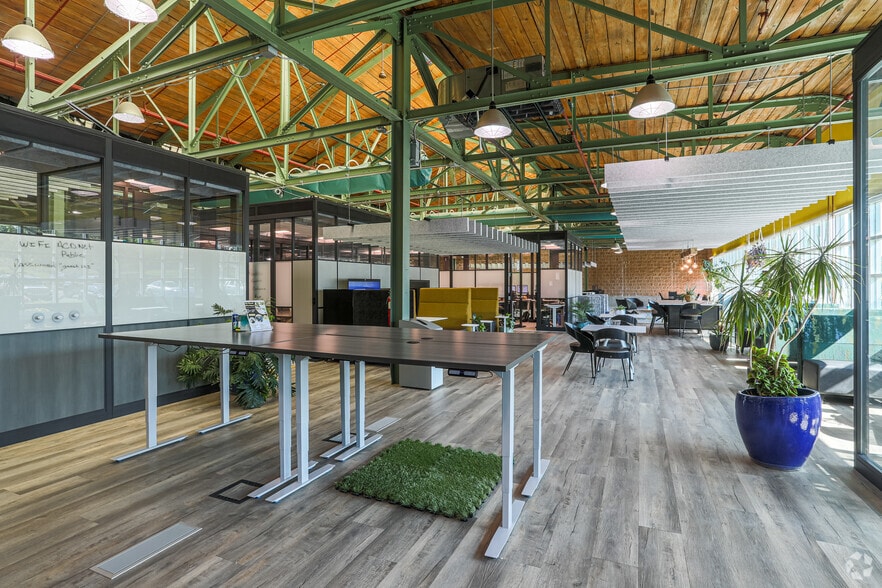 More Photos Of 725 Prudden St, Lansing Office For Lease