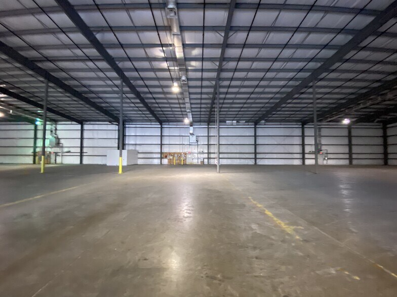 More Photos Of 2890 Cargo St, Fort Myers Industrial For Lease
