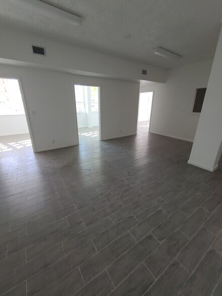 More Photos Of 2406 E Oakland Park Blvd, Fort Lauderdale Storefront Retail Office For Lease