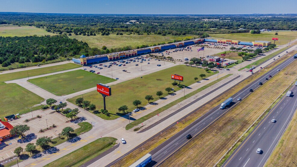 More Photos Of 301 Tanger Dr, Terrell Unknown For Lease