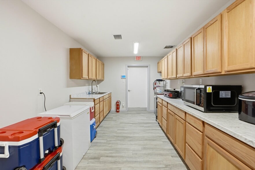 More Photos Of 8075 Lone Star Rd, Jacksonville Religious Facility For Sale