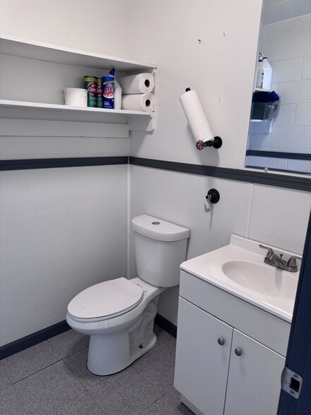 More Photos Of 225 E Redondo Beach Blvd, Gardena Industrial For Sale