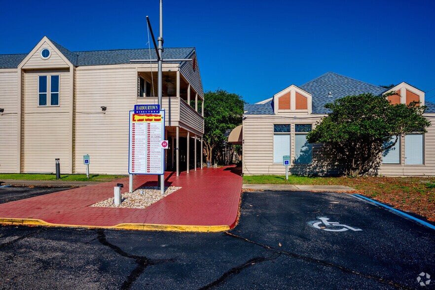 More Photos Of 913 Gulf Breeze Pky, Gulf Breeze Storefront Retail Office For Sale