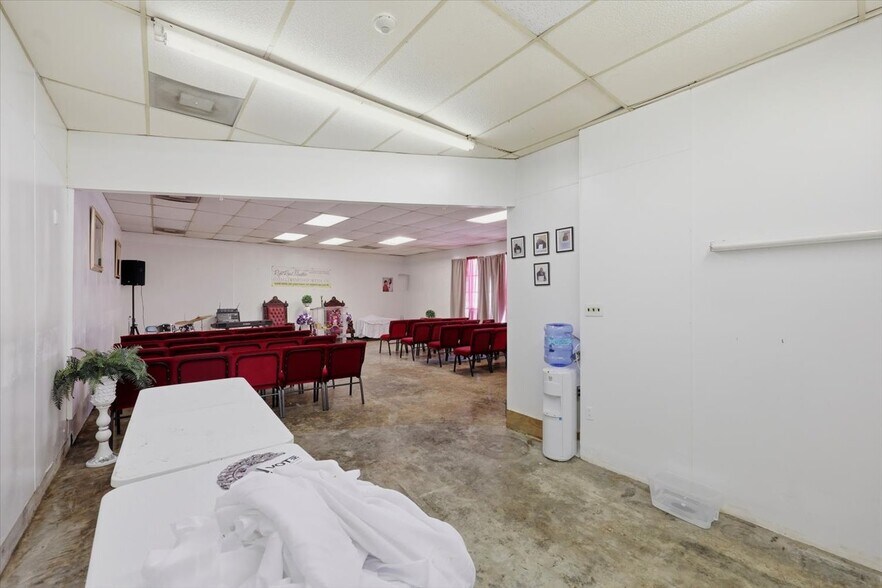 More Photos Of 148 W Green St, Hazlehurst Office For Sale