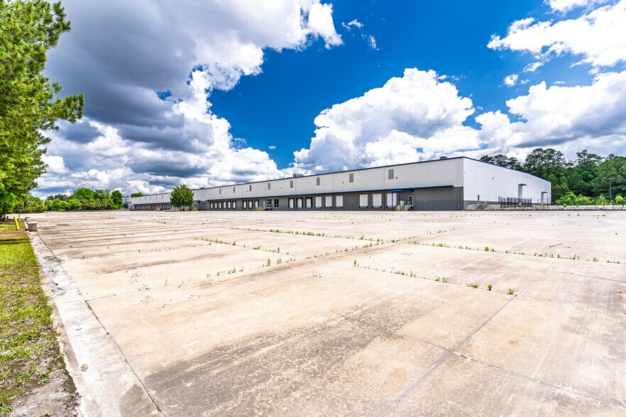 More Photos Of 125 Southside Ct, McDonough Distribution For Lease