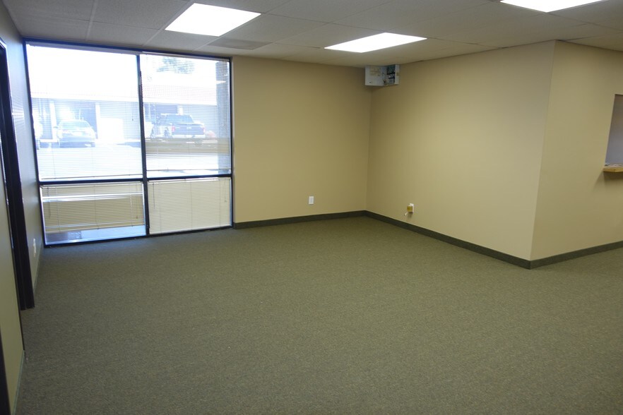 More Photos Of 8607 N 59th Ave, Glendale Office For Lease
