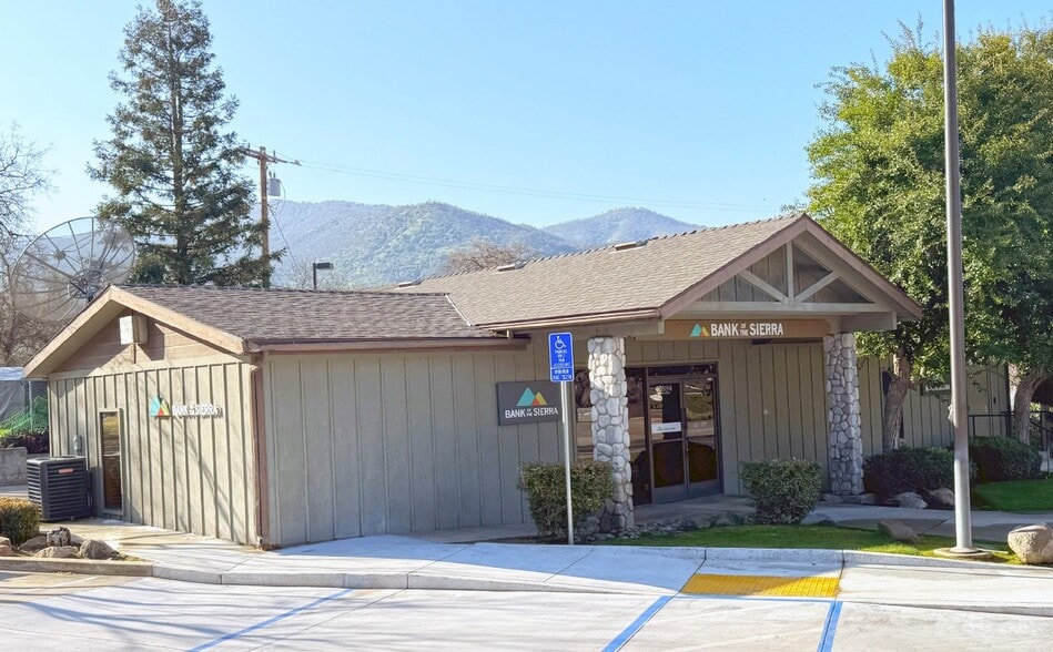 Primary Photo Of 40884 Sierra Dr, Three Rivers Bank For Sale