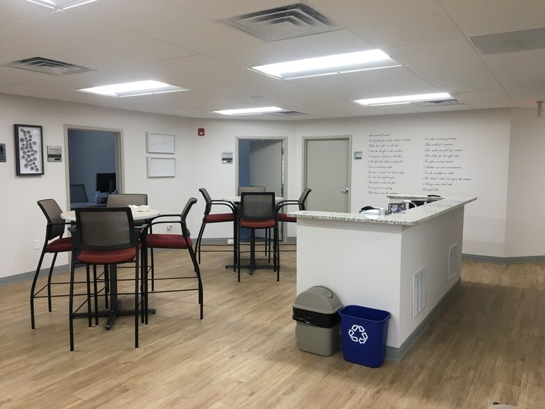 More Photos Of 15 Industrial Blvd, Paoli Medical For Lease