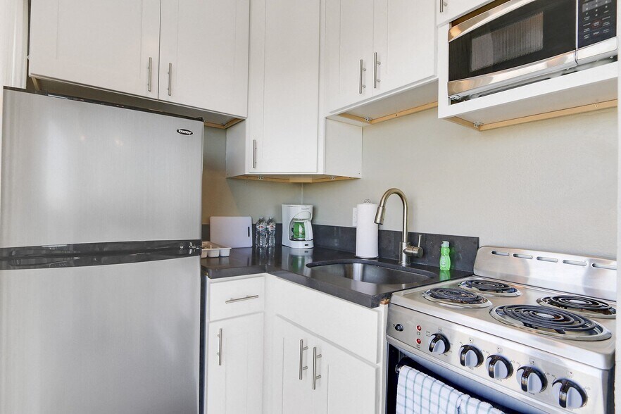 More Photos Of 415-425 Washington Blvd, Marina del Rey Apartments For Lease