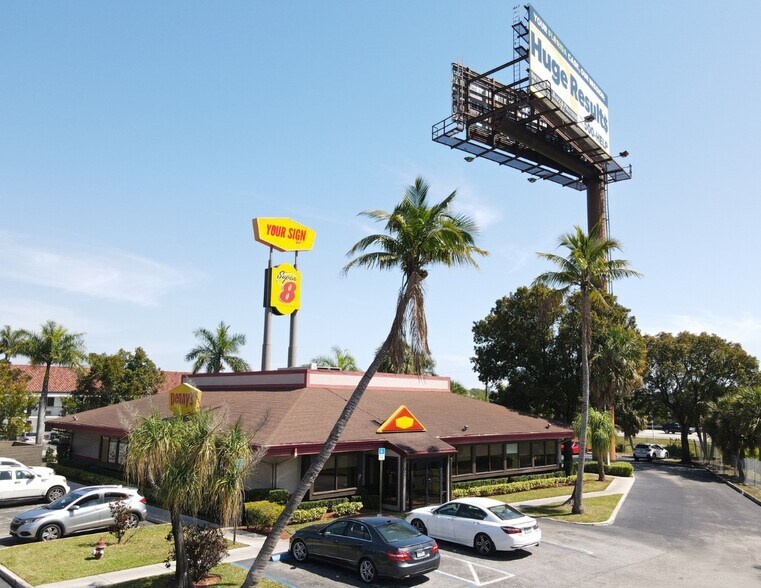 More Photos Of 4102 W Blue Heron Blvd, Riviera Beach Restaurant For Sale