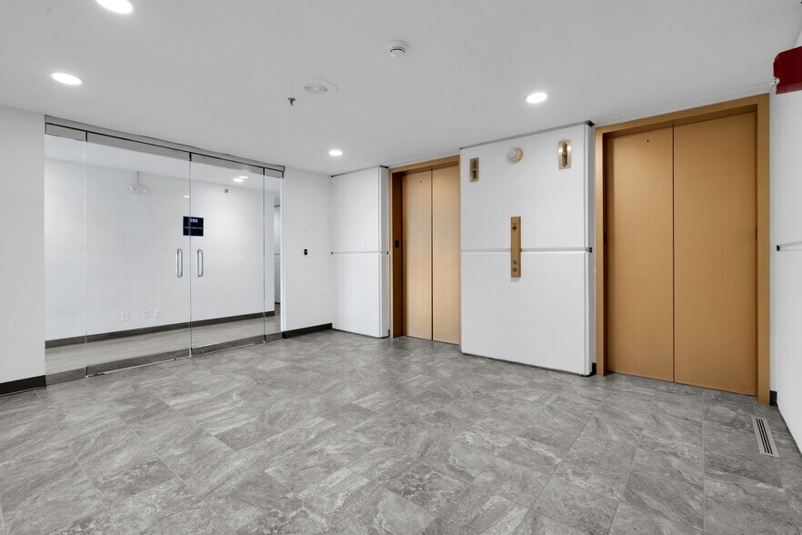 More Photos Of 6100 Dutchmans Ln, Louisville Office For Lease