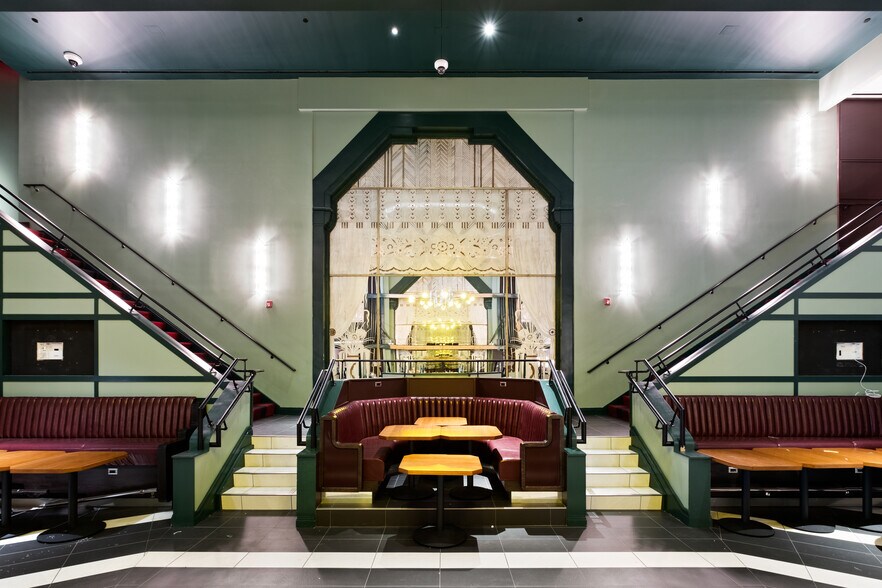 More Photos Of 1910-1918 Chestnut St, Philadelphia Freestanding For Lease