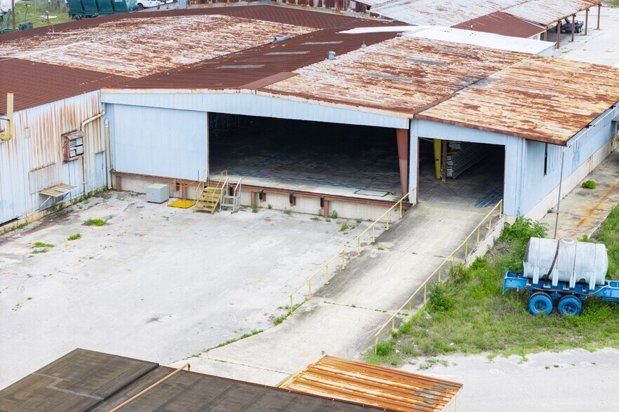 More Photos Of 100 Thornhill Rd, Auburndale Manufacturing For Sale