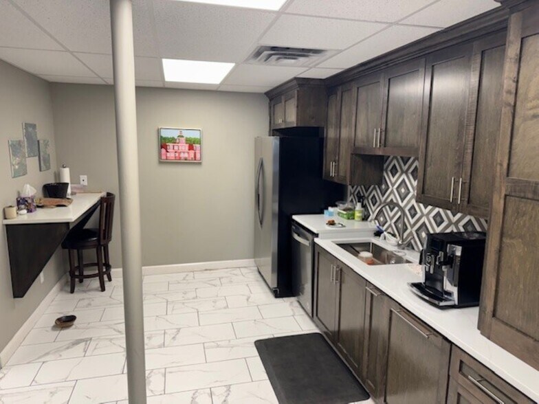 More Photos Of 4335 N Classen Blvd, Oklahoma City Office For Lease