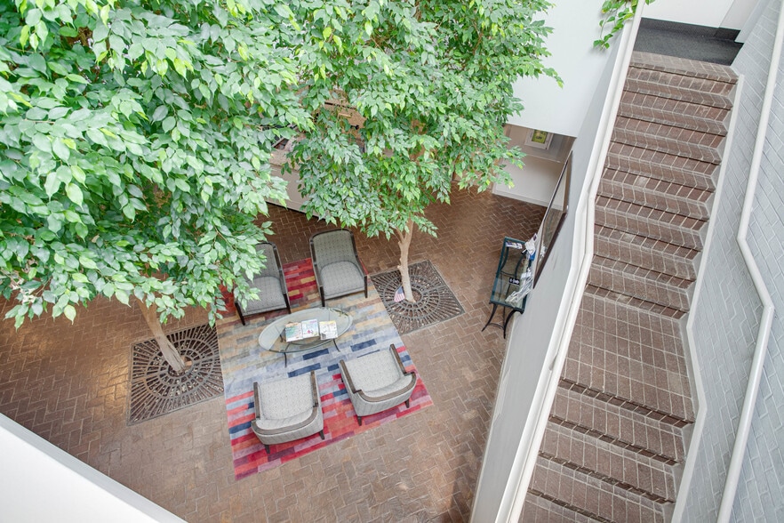 More Photos Of 5641 Burke Centre Pky, Burke Office For Lease