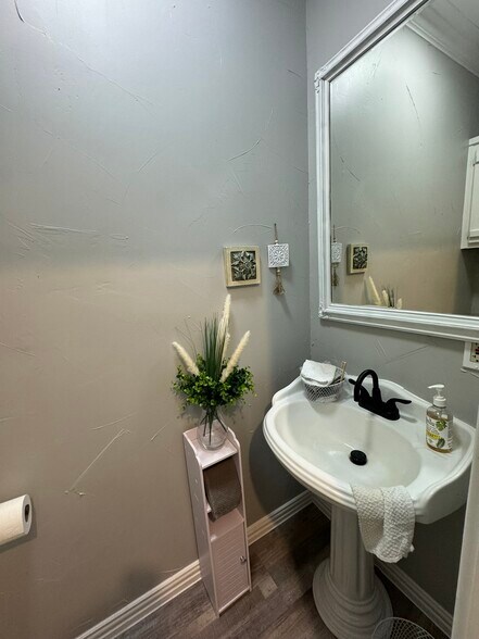 More Photos Of 932 E Highway 199, Springtown Office For Lease