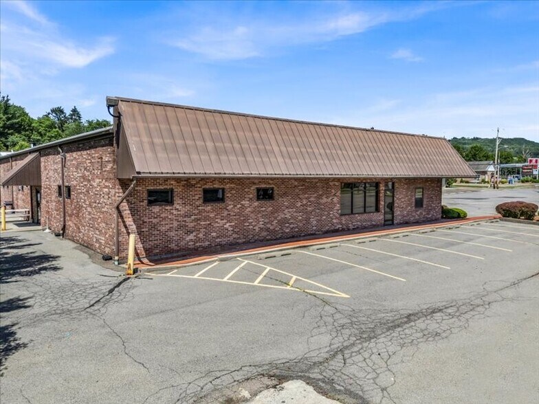 More Photos Of 201 Oakdale Rd, Johnson City General Retail For Sale