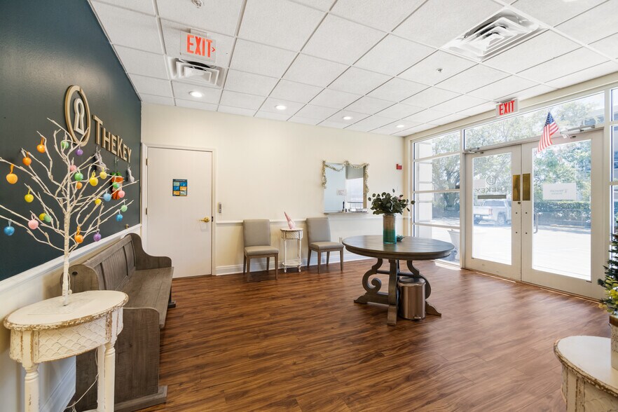 More Photos Of 7100 S Beneva Rd, Sarasota Office For Lease