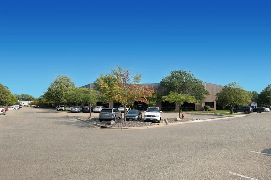 More Photos Of 1800 Cliff Rd E, Burnsville Warehouse For Lease