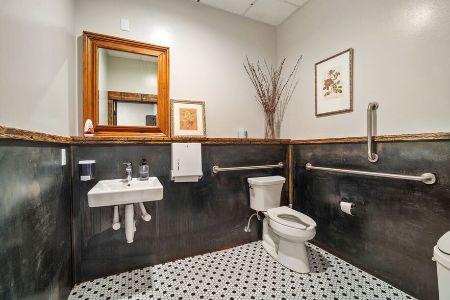 More Photos Of 5373 Highway 224, Park City Medical For Sale