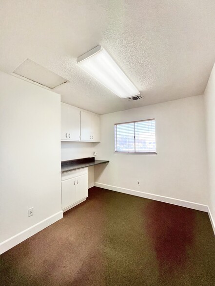 More Photos Of 1137 Smith Ln, Roseville Office For Sale