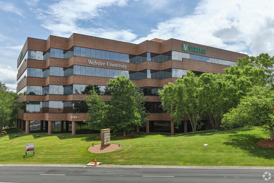 More Photos Of 124 Verdae Blvd, Greenville Office For Lease