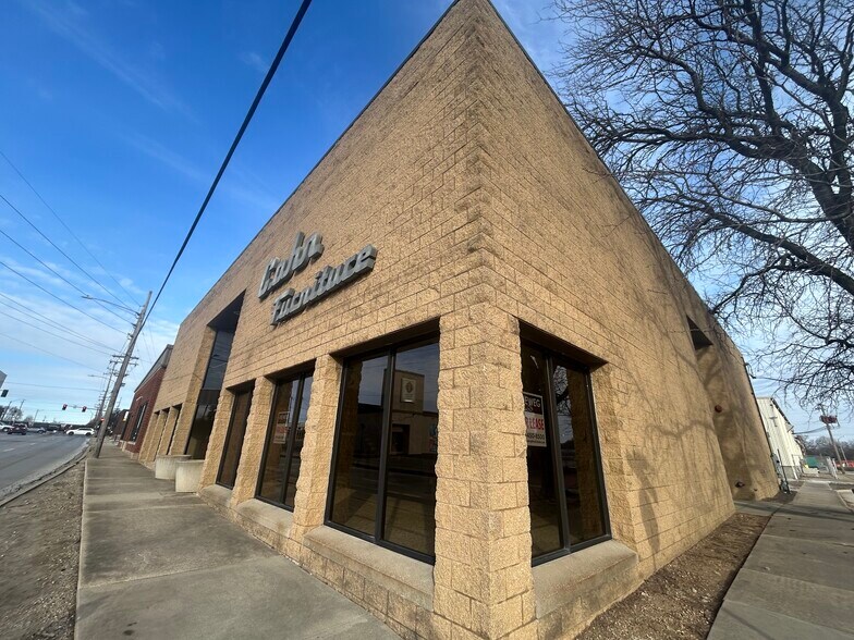 More Photos Of 400 N Martin Luther King Jr Dr, Decatur General Retail For Sale