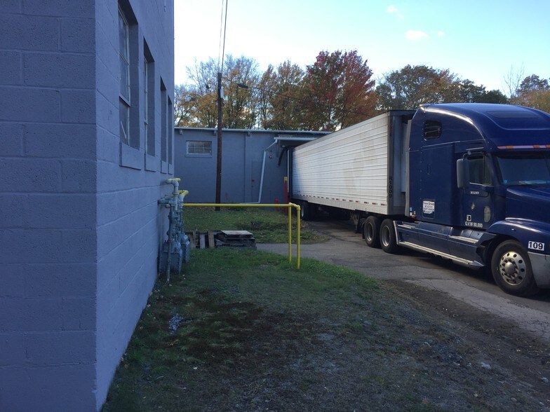 More Photos Of 61 Tripp St, Framingham Warehouse For Lease