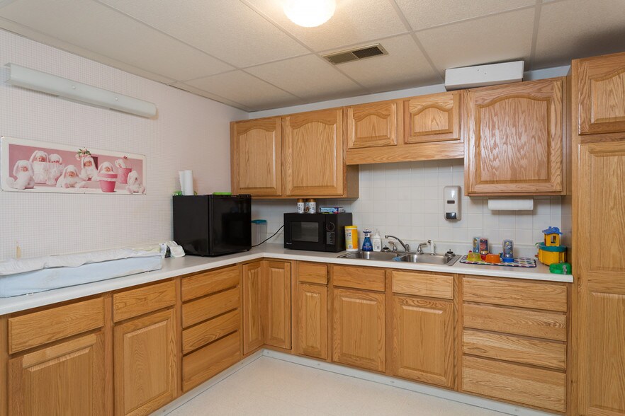 More Photos Of 305 W Columbia St, Farmington Religious Facility For Sale